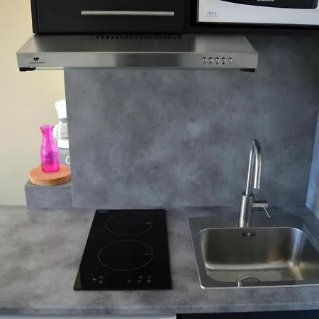 Apartment T2 En Front De A Avec Ascenseur, Animaux Admis, Proche Commerces - Fr-1-225-380 *