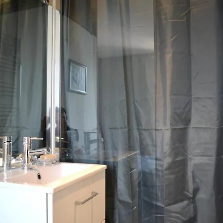 Apartment T2 En Front De A Avec Ascenseur, Animaux Admis, Proche Commerces - Fr-1-225-380